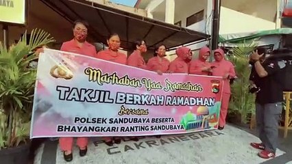 BHAYANGKARI RANTING POLSEK SANDUBAYA BERBAGI TAKJIL BERKAH RAMADAN