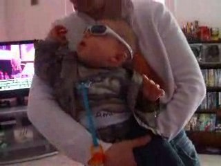 Mon fils lunette de soleil tu dechire