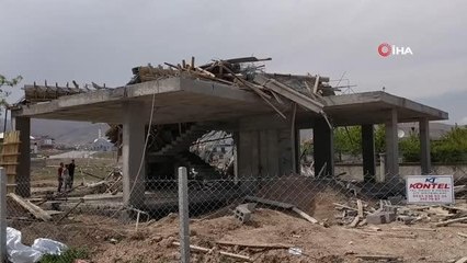 Konya'da inşaatı devam eden binada meydana gelen göçükte 2 işçi yaralandı