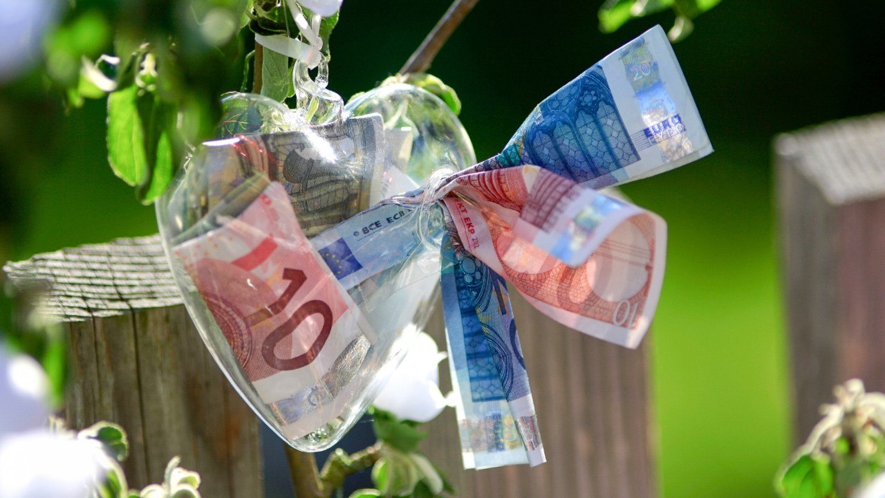 Geldgeschenke zur Hochzeit: So viel ist angemessen