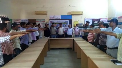 Watch video:   कार्मिकों ने तम्बाकू सेवन नही करने की शपथ ली