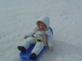 Ethan fait de la luge 2