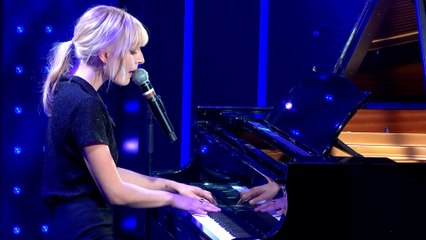 Janie interprète "Mon Idole" dans "Le Grand Studio RTL"