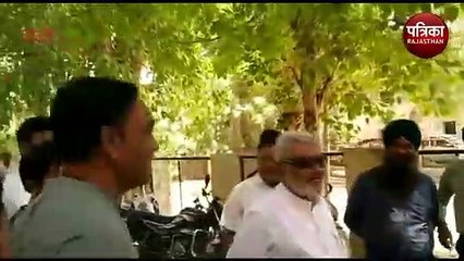 VIDEO : कांग्रेस के पार्षद पहुंचे कलक्ट्रेट व जलदाय विभाग, बताया यहां लें पानी