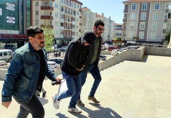 'VELAYET' TARTIŞMASINDA KENDİSİNİ BIÇAKLAYAN ESKİ EŞİNİ ÖLDÜRDÜ