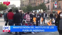 Integrantes del Instituto de Pueblo Indígenas se manifiesta en el Zócalo