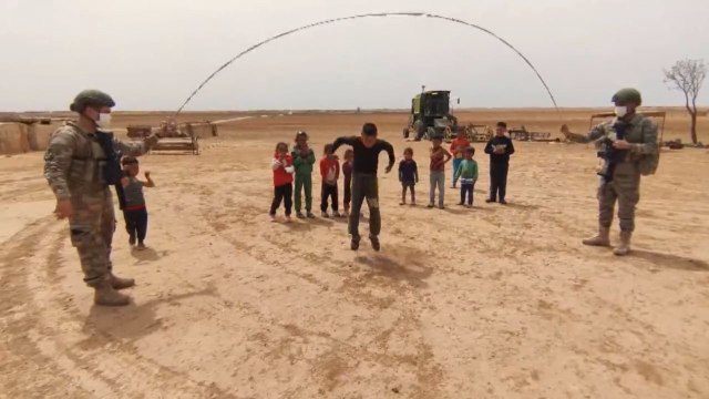 Mehmetçik'ten Barış Pınarı bölgesine yardım eli