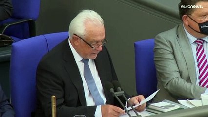 Germania, dal Parlamento via libera all'invio di armi pesanti a Kiev
