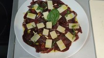 Receta de CECINA AHUMADA con queso parmesano y piñones - Receta fácil
