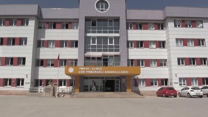 Lise öğrencilerinin yeni okul arkadaşı kedi "Turşu" oldu