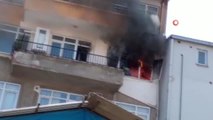 Kocaeli'de apartmanın 4'üncü katı alev alev yandı