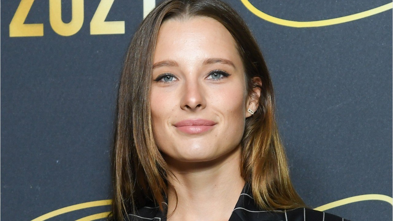 VOICI : Ilona Smet enceinte : elle partage son babybump lors d'une "semaine de bonheur"