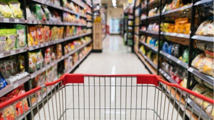 Intermarché : à découvert, il ne peut pas régler ses courses, une cliente généreuse paie