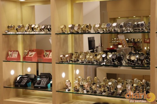 Ótica A Graciosa lança promoções imperdíveis em kits de óculos e relógios para o ‘Mês das Mães’