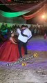 Padre celoso casi golpea a chambelanes por baile de XV años a su hija