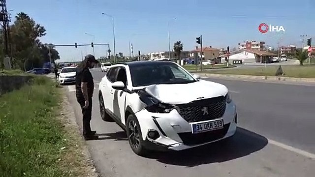 Genç kız yaya geçidinde çarpmanın etkisiyle metrelerce savruldu