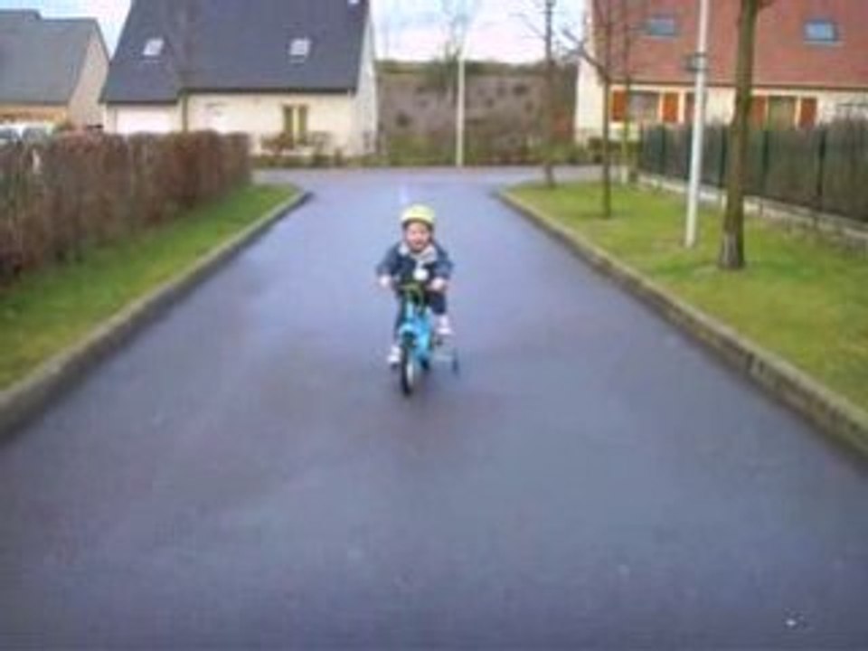 Ewan et son nouveau vélo