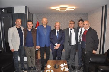İzmir Büyükşehir Belediye Başkanı Soyer, Kars'ta partililerle bir araya geldi