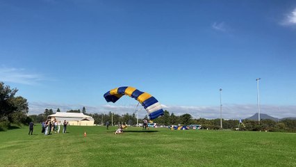 CEO Skydivers raising money for Black Dog Institute land in Wollongong - May 2022 - Illawarra Mercury