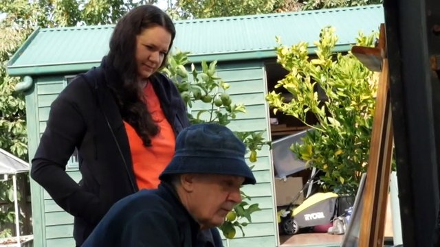 Ukrainian artist who fled to Victoria raising money for aid