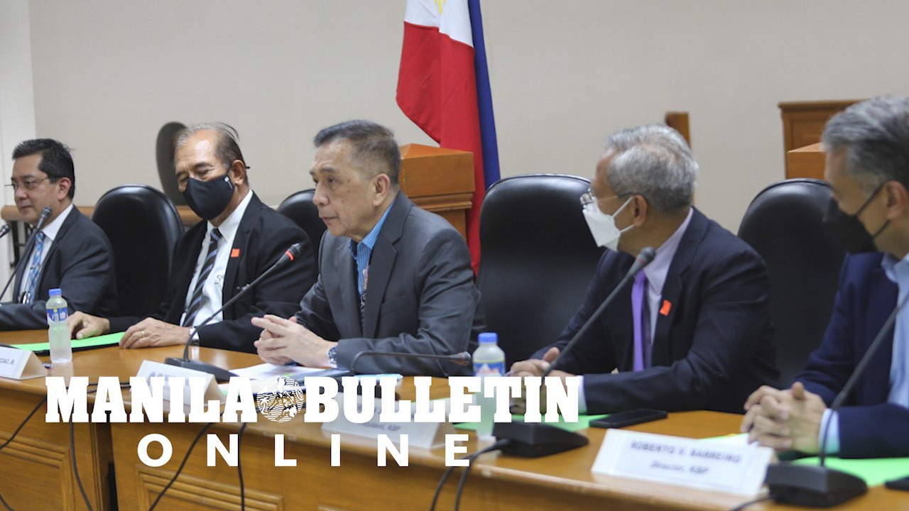 Comelec, KBP sign MOA for the panel interview of Presidential and Vice Presidential candidates