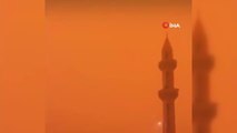 Suudi Arabistan'daki kum fırtınası gökyüzünü turuncuya boyadı