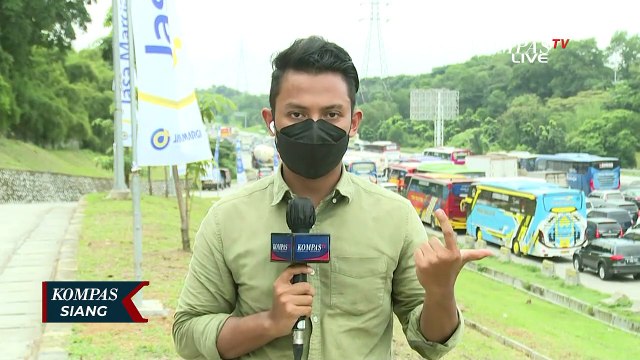 Terjebak Macet di Tol Japek KM 48, Pemudik Nekat Buka Pembatas Jalan untuk Masuk ke Jalur One Way!