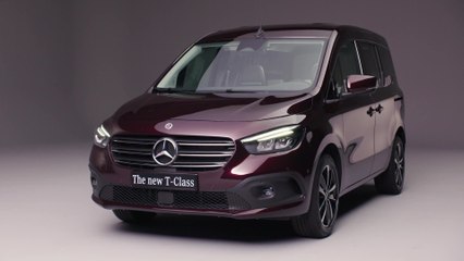 The new Mercedes-Benz T 180 Design in Rubellite red