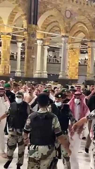 Erdoğan ve bakanlar Suudi askerlerin korumasında Kabe'yi ziyaret etti