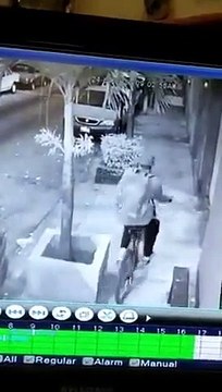 Sujeto agrede y asalta a una mujer de la tercera edad