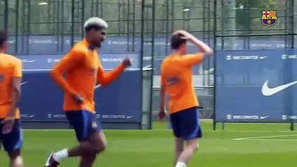 Los golazos de Ronald Araujo en el entreno del Barça / FCB