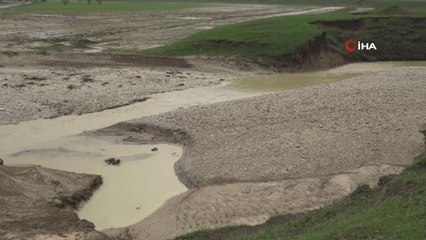Muş'ta bazı tarım arazilerini su altında kaldı