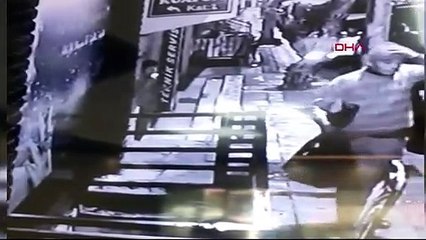 Duvarı delerek hırsızlık yaptı selamlaşarak ayrıldı