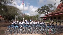 จีนมอบจักรยานเช่าให้นักเรียนในพื้นที่ห่างไกลในกัมพูชา (คลิป)