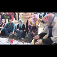 22 yıl boyunca bekledi! Son yolculuğuna gelinliği uğurlandı