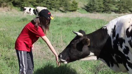 Çobanlık yapan Esra'nın hayali Neymar gibi bir futbolcu olmak