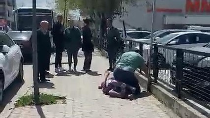 “Nefes alamıyorum” diyen kadının üzerinden kalkmadı