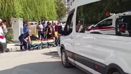 Çorum'da minibüs ile otomobilin çarpıştığı kazada 2 kişi yaralandı