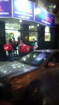 Grupo de motoboys encurrala suspeitos de furtar motos em MG; veja o vídeo