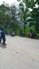 bus menabrak tiang listrik