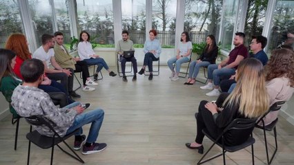 Gençler Akşener'e Anlattı: "'çocukluğunu, Gençliğini, Geleceğini, Hayallerini, Özgürlüğünü Çaldılar. Niye Kalıyorsun' Diyorum"