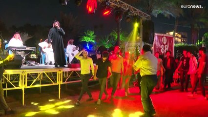 فيديو: شيوعيو العراق يبحثون عن صوتهم عبر شعارات العلمانية وحقوق المرأة