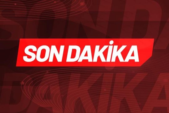 Beylikdüzü'nde kafa kafaya çarpışan metrobüslere arkadan gelen başka bir metrobüs daha çarptı