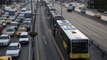 Metrobüs kazası son dakika! (VİDEO) Metrobüs neden çalışmıyor? Kaza mı oldu?