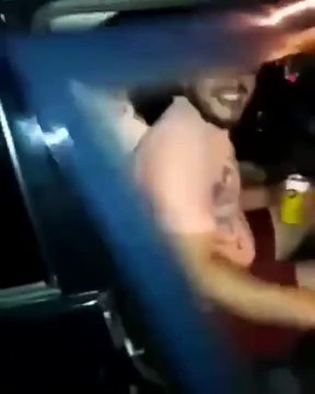 Un conducteur un peu trop chaud se rate bien comme il faut