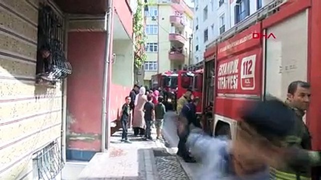 Esenyurt'ta yangında mahsur kalanları minibüsle böyle kurtardılar