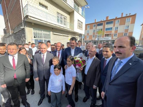 Çevre Şehircilik ve İklim Değişikliği Bakanı Kurum, ilkokul açılışında konuştu