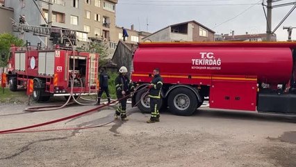 Çorlu'da metruk binada çıkan yangın söndürüldü