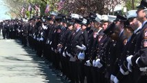 New York'taki yangında ölen itfaiyecinin cenazesine binlerce kişi katıldı
