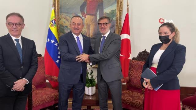 Bakan Çavuşoğlu Venezuela'da Simon Bolivar Anıt Mezarını ziyaret etti